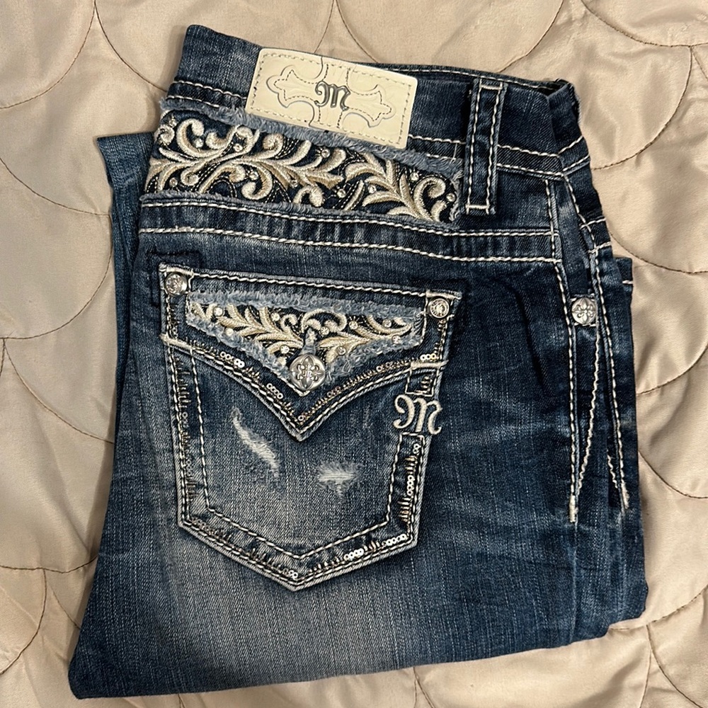 Miss Me jeans. Mid-rise. Curvy boot. 27x33 1/2.